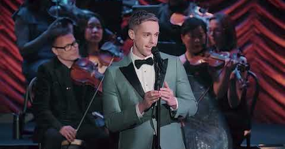 Nic Rouleau singing