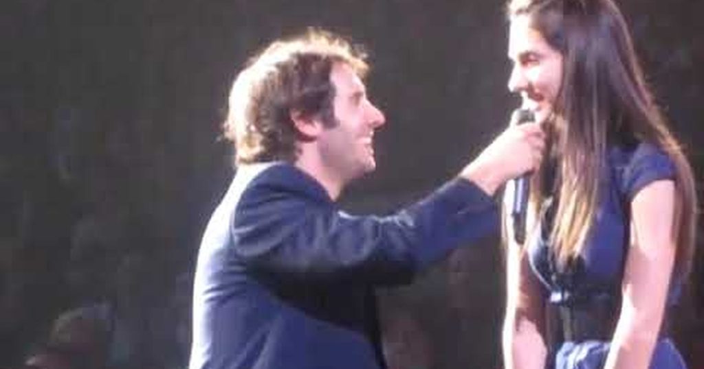 Josh Groban Maude Daigneault singing