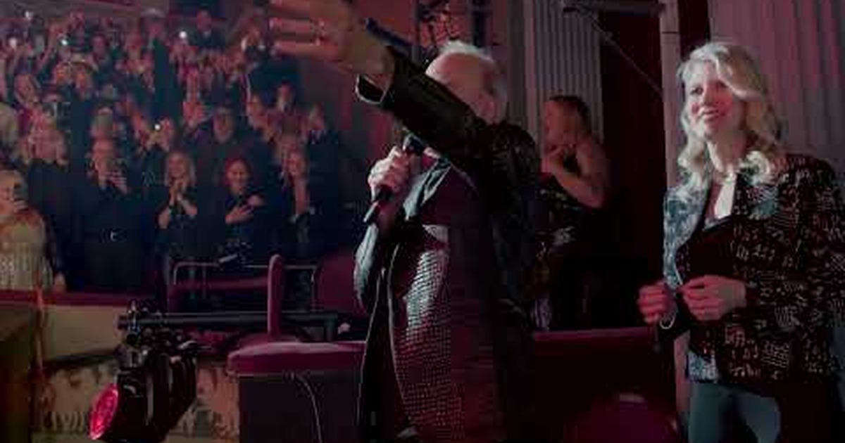 Neil Diamond singing Broadway