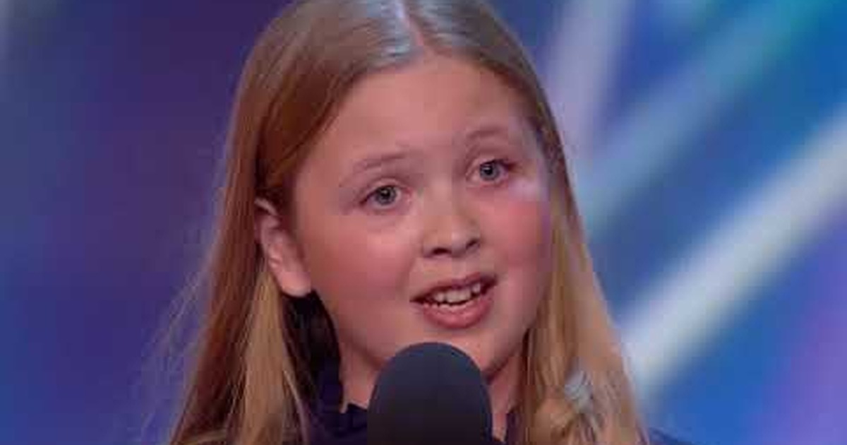 Beau Dermott singing
