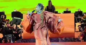 Jennifer Hudson sings Lion King