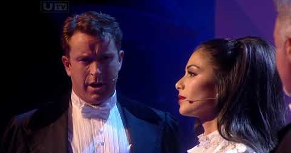Nicole Scherzinger singing with a man