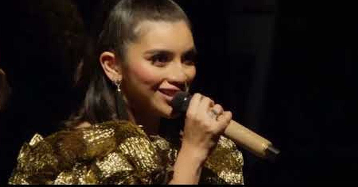 Pentatonix member singing