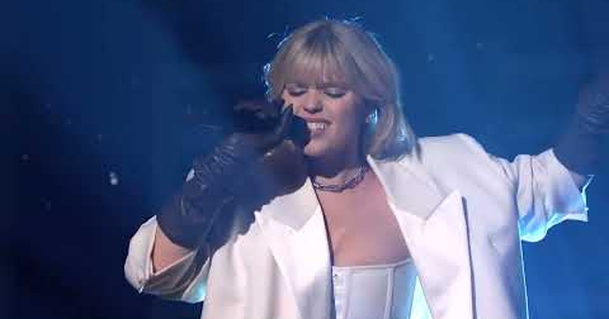 Rene Rapp singing